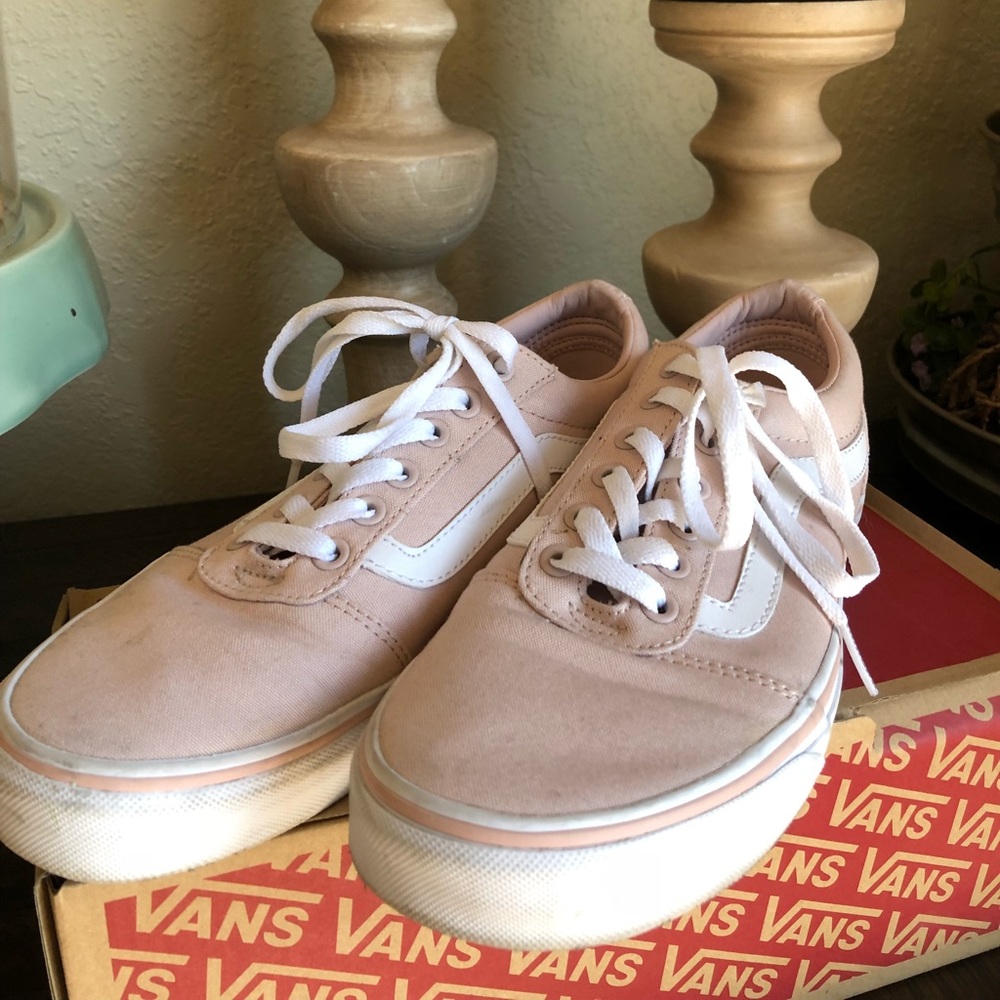 Light Pink Classic Vans Women’s 9